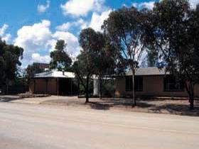 Outback Chapmanton Motor Inn - Accommodation Yamba 1
