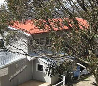 Avalanche Ski Lodge - Accommodation Yamba 1