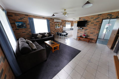 Greenvale Holiday Units - Accommodation Yamba 2