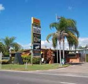 Queens Beach Motor Hotel - Accommodation Yamba