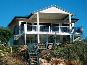 Top Deck Cliff House - Accommodation Yamba 0