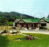 Pub in the Paddock - Accommodation Yamba