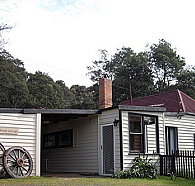 Glenbrook House and Cottage - Accommodation Yamba