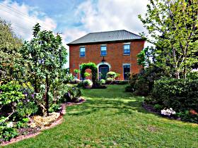 Mrs Currie's House B&B - Accommodation Yamba 0