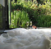 Escape To - Accommodation Yamba