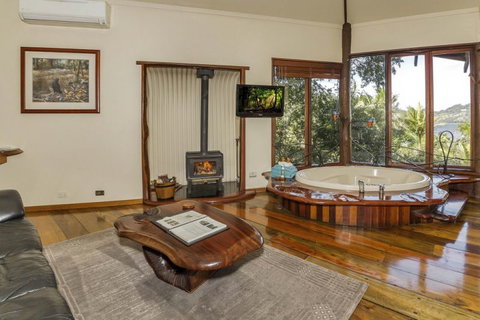 Secrets On The Lake - Accommodation Yamba 2