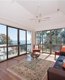 Magnus Street Treetops - Accommodation Yamba 1