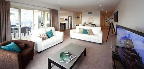 Flagship - Alta Mira - Accommodation Yamba 0