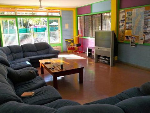 Fraser Roving Backpacker Resort - Accommodation Yamba 1