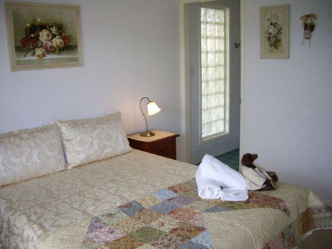 Alexander Lakeside Bed And Breakfast - Accommodation Yamba 1