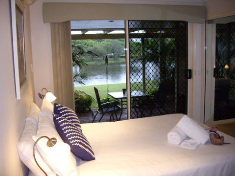 Alexander Lakeside Bed And Breakfast - Accommodation Yamba 2