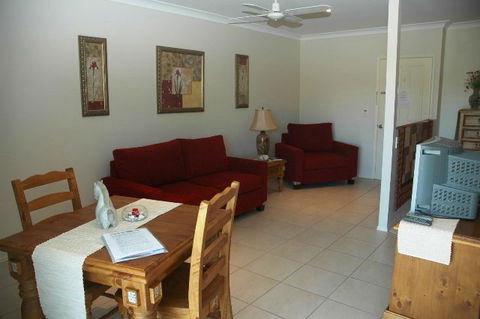 Alexander Lakeside Bed And Breakfast - Accommodation Yamba 4