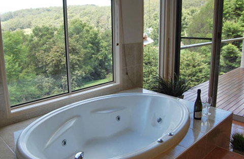 Ravensbourne Escape Kookaburra Kottage - Accommodation Yamba 0