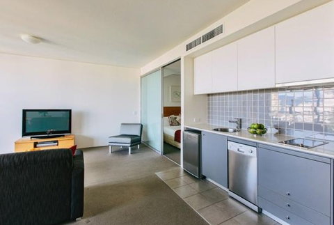 Cairns Harbour Lights Hotel - Accommodation Yamba 1