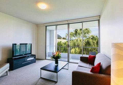 Cairns Harbour Lights Hotel - Accommodation Yamba 2