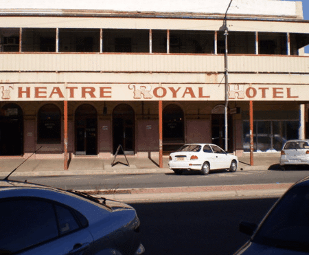 Theatre Royal Hotel - Accommodation Yamba