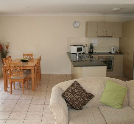 Pacific Sun Gold Coast Holiday Townhouse - Accommodation Yamba 2