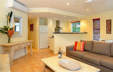Cayman Villas Port Douglas - Accommodation Yamba 3