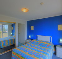 Surfers Beachside Holiday Apartments - Accommodation Yamba