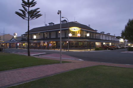 Grand Tasman Hotel - Accommodation Yamba 0