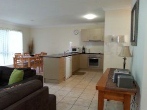 Pacific Sun Gold Coast Holiday Townhouse - Accommodation Yamba 3
