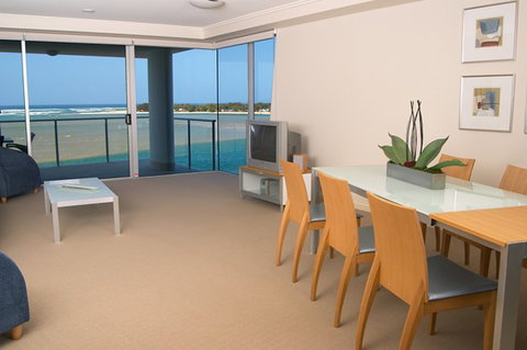 Waves Maroochy River - Accommodation Yamba 2