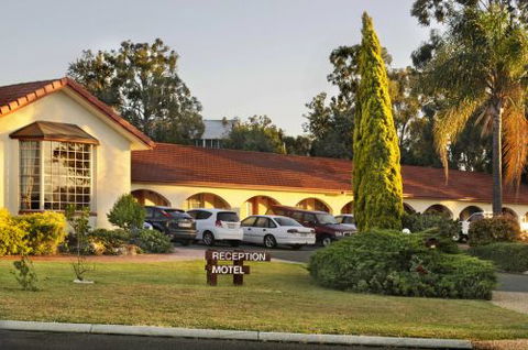 McNevins Warwick Motel & Gunyah Restaurant - Accommodation Yamba 0