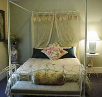 Stray Leaves - Accommodation Yamba