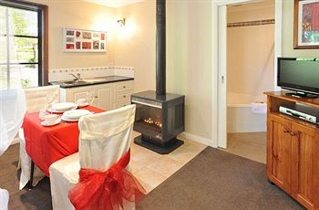 Holly Lodge - Accommodation Yamba 12