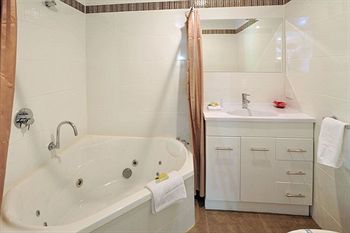 Holly Lodge - Accommodation Yamba 13