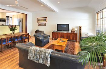 Holly Lodge - Accommodation Yamba 28