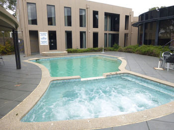 Dingley International Hotel - Accommodation Yamba 1