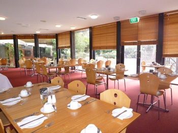 Dingley International Hotel - Accommodation Yamba 2