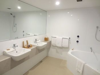 Dingley International Hotel - Accommodation Yamba 9