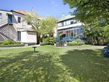 The Victoria & Albert Guesthouse - Accommodation Yamba 9