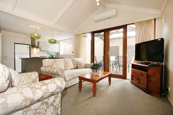 Wattle Holiday Rental - Accommodation Yamba 6