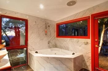 Mt Dandenong Imperial Retreat - Accommodation Yamba 12