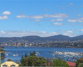 Ashwood Apartments - Lindisfarne - Accommodation Yamba 0