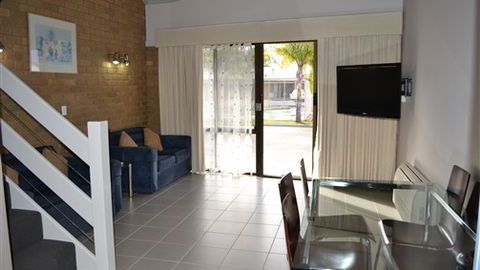 Lake Edge Resort - Accommodation Yamba 1