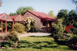 Alpine Country Cottages - Accommodation Yamba 0