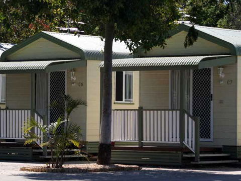 Emerald Cabin & Caravan Village - Accommodation Yamba 0