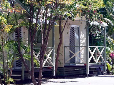 Emerald Cabin & Caravan Village - Accommodation Yamba 2