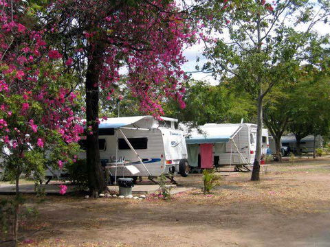 Emerald Cabin & Caravan Village - Accommodation Yamba 3
