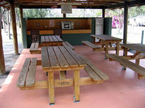 Emerald Cabin & Caravan Village - Accommodation Yamba 4
