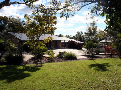 Emeraldene Inn & Eco-Lodge - Accommodation Yamba 0