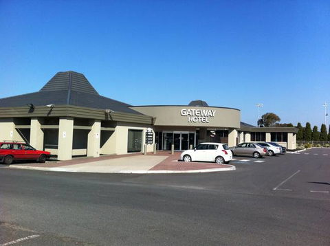 Gateway Hotel - Accommodation Yamba 0
