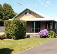 The Black Dolphin - Accommodation Yamba