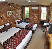 Log Cabin - Accommodation Yamba