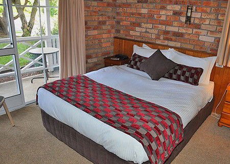 Log Cabin - Accommodation Yamba 1