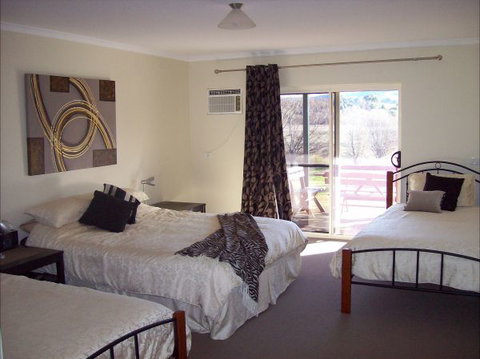 Colonial Inn Guest Rooms - Accommodation Yamba 2